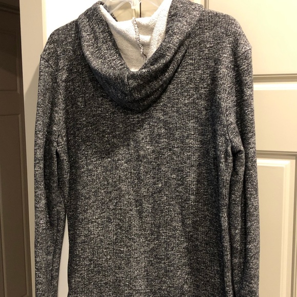 Fabletics hoodie great for those cooler days or air conditioning! - Picture 4 of 5